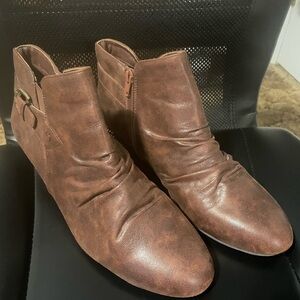 Kim Rodgers brown ankle boots size 11m $15